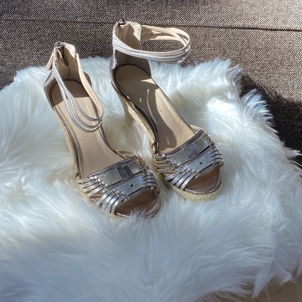 Enzo Angiolini pewter wedge sandals w/back zipper